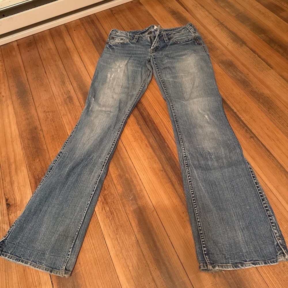 Silver Jeans Co. Flare Jeans Women’s 28 Low Rise Hip Hugger Distressed Medium